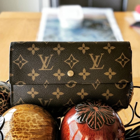 Louis Vuitton Handbags - Louis Vuitton AUTHENTIC Trifold Wallet